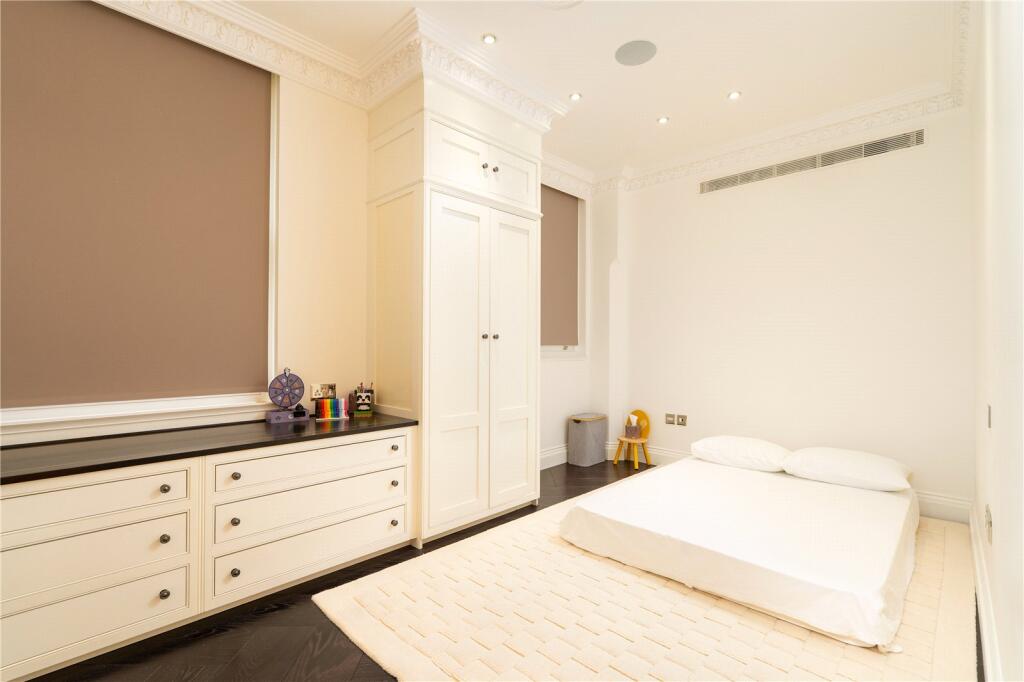 4 bedroom apartment for sale in North Gate, Prince Albert Road, St John's Wood, London, NW8